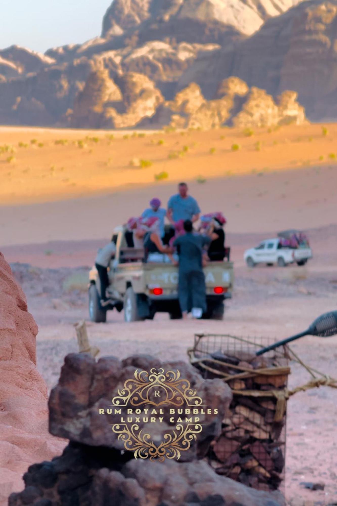 Rum Royal Bubbles Luxury Camp Lägenhet Wadi Rum Exteriör bild