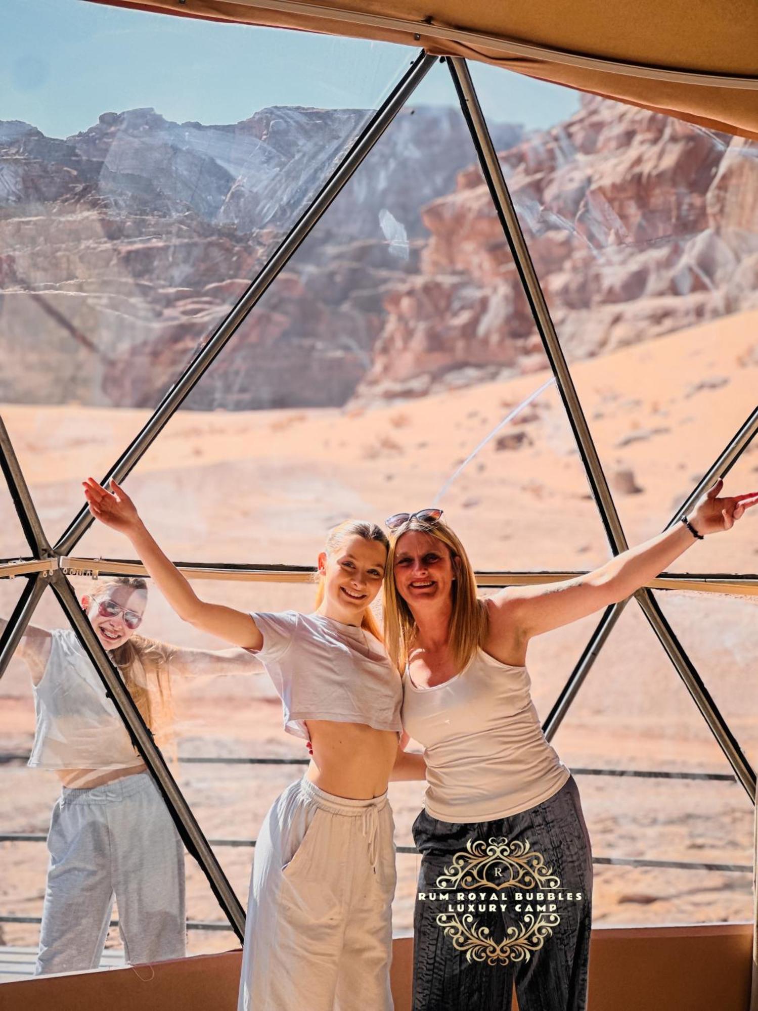Rum Royal Bubbles Luxury Camp Lägenhet Wadi Rum Exteriör bild